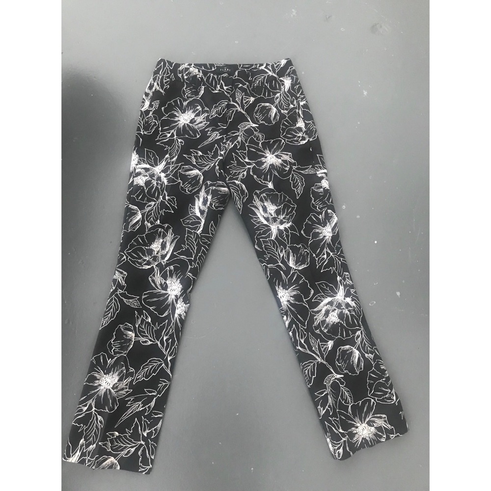 White House Black Market “The Flare Crop” Floral